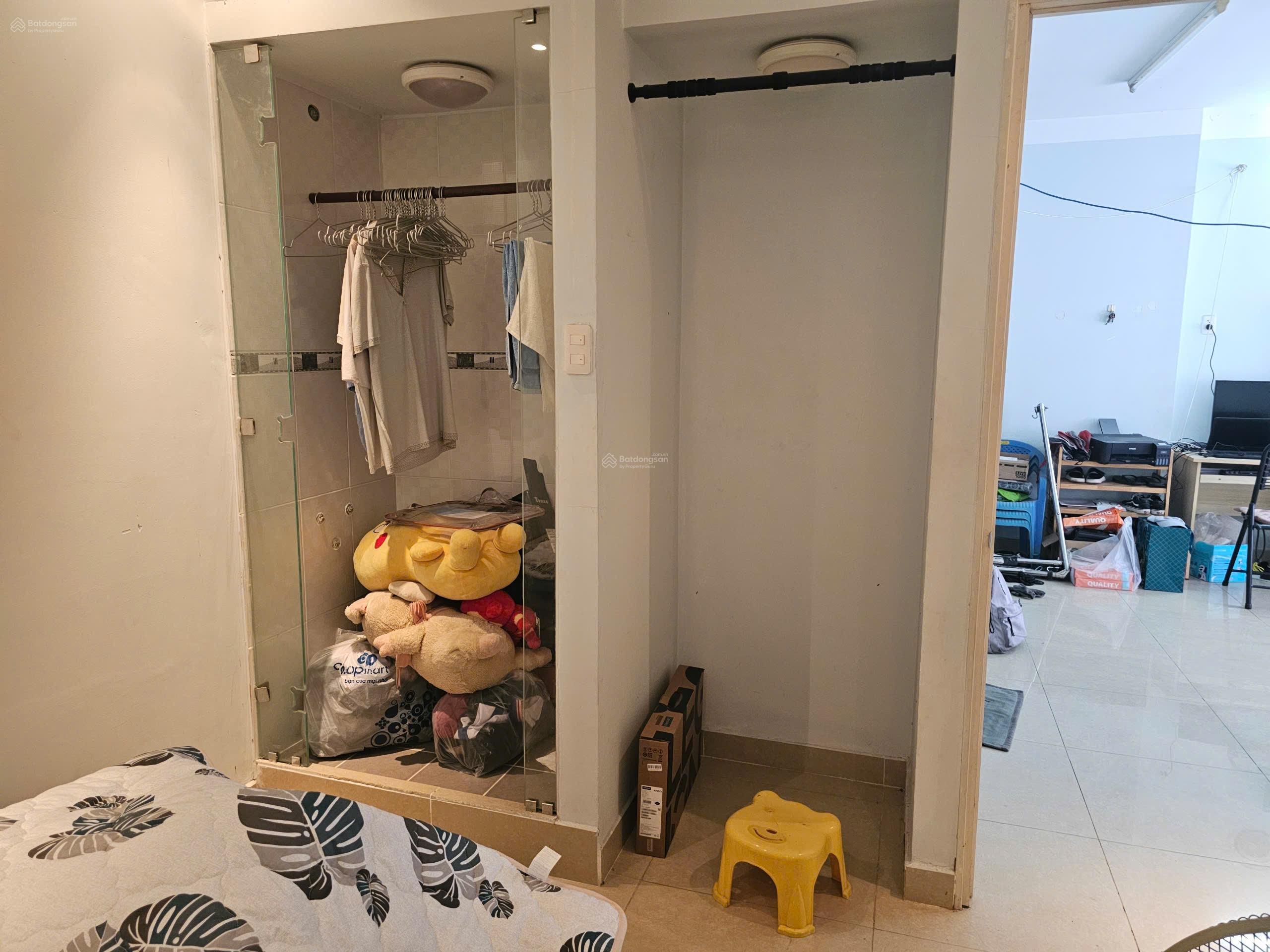 Bán căn hộ 2 phòng ngủ Phường 9 Quận 5, có ban công phòng khách phòng ngủ hướng Tây. Lô B lầu 5.8