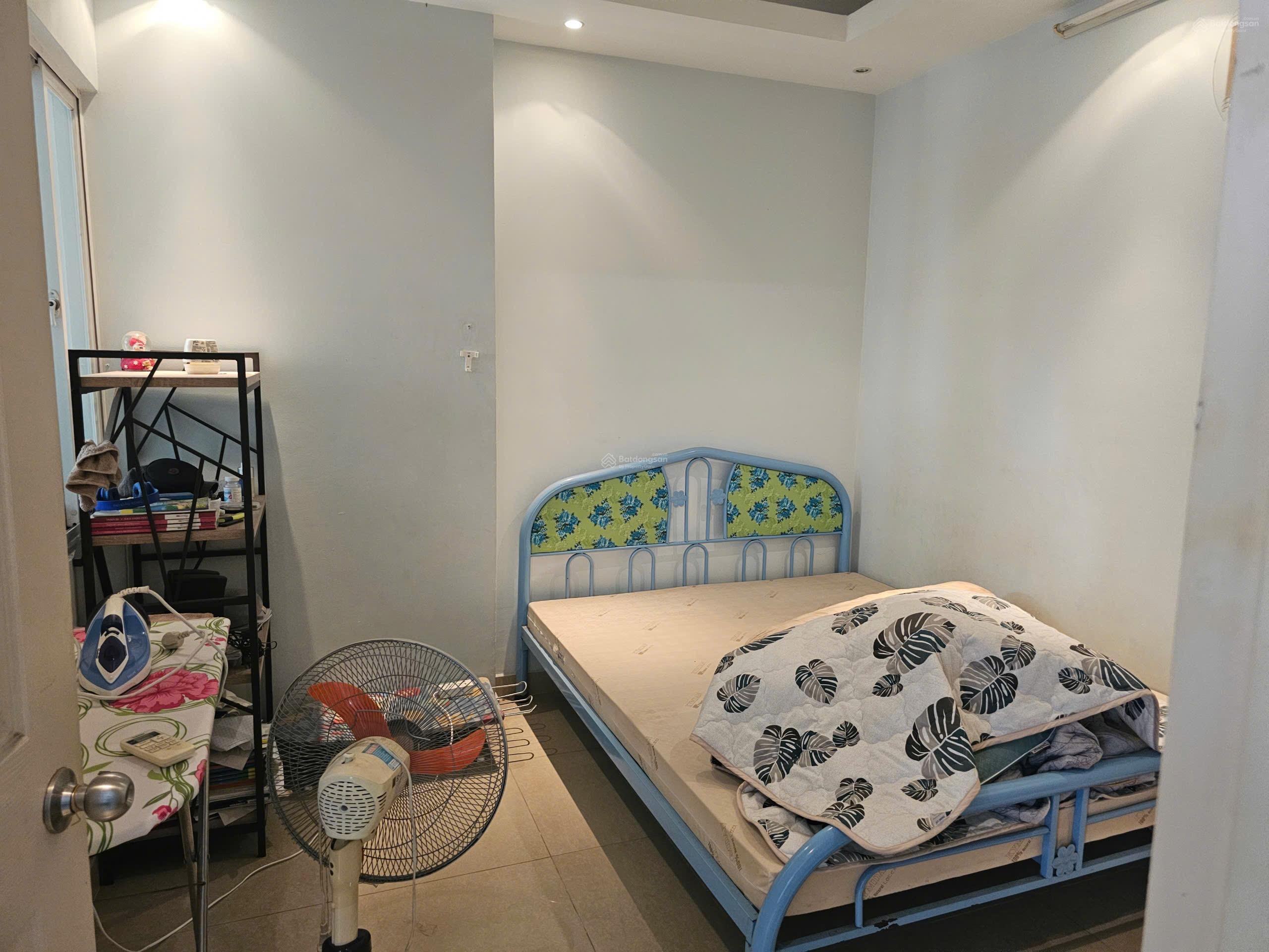 Bán căn hộ 2 phòng ngủ Phường 9 Quận 5, có ban công phòng khách phòng ngủ hướng Tây. Lô B lầu 5.8