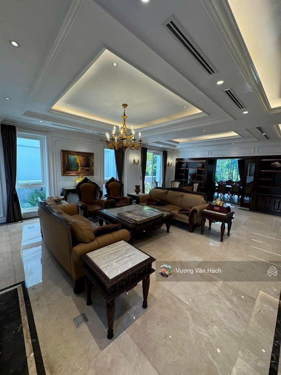 BÁN BIỆT THỰ ĐƠN LẬP CIPUTRA TÂY HỒ - THANG MÁY - VIEW HỒ, SÂN GORL - 5 NỔI 1 HẦM GIÁ NHỈNH 300tr