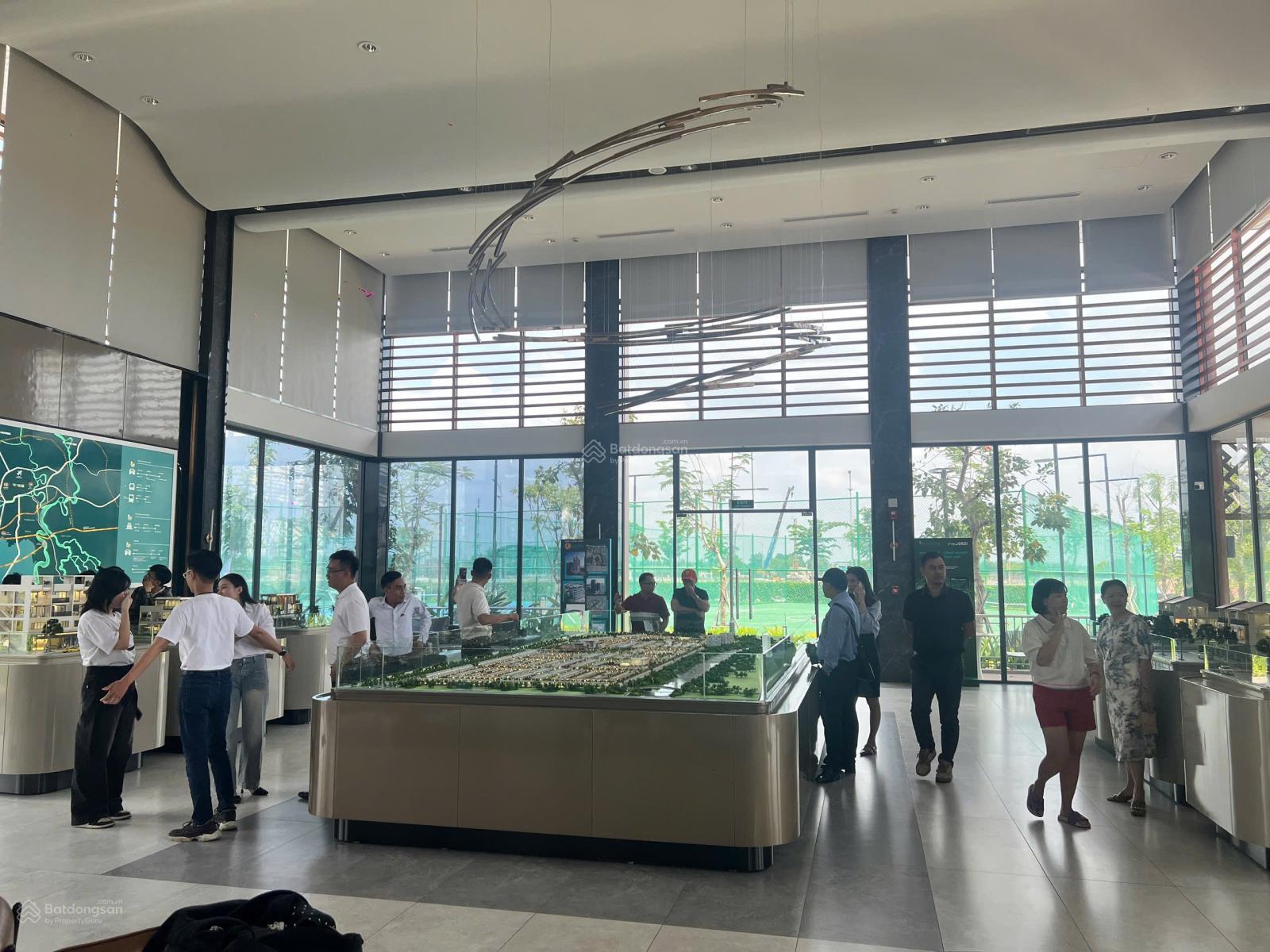 Nhà 3 tầng gần Sài Gòn vốn chỉ 900tr, DTSD 135m2, đường 12m. LH 0774 497 *** Nhà 3 tầng gần Sài Gòn vốn chỉ 900tr, DTSD 135m2, đường 12m. LH 0774 497 ***