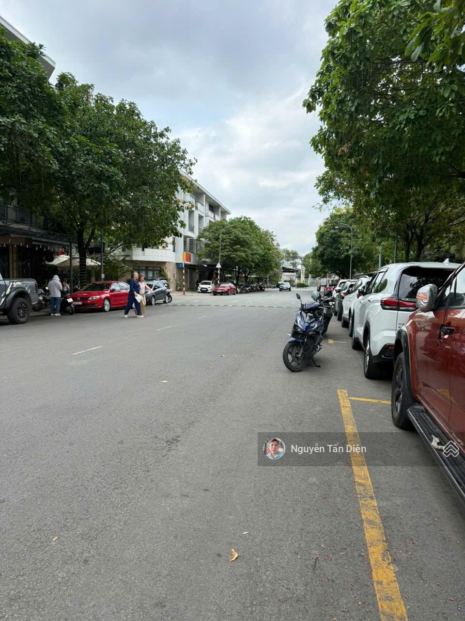 Vị trí vip đối diện chung cư thuộc An Bình Dĩ An Bình Dương 210m2 (10x21) sổ hoàn công chỉ 26tỷ