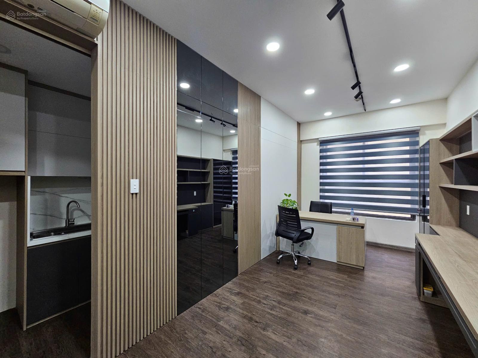 Văn phòng The Prince Residence DT: 14m2 - Giá: 5 triệu/tháng ~ DT: 32m2 - Giá: 18 triệu/tháng