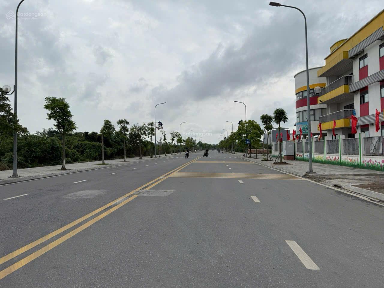 Cần bán đất đấu giá Cự Khối, Long Biên Hà Nội - view hồ công viên Cần bán đất đấu giá Cự Khối, Long Biên Hà Nội - view hồ công viên