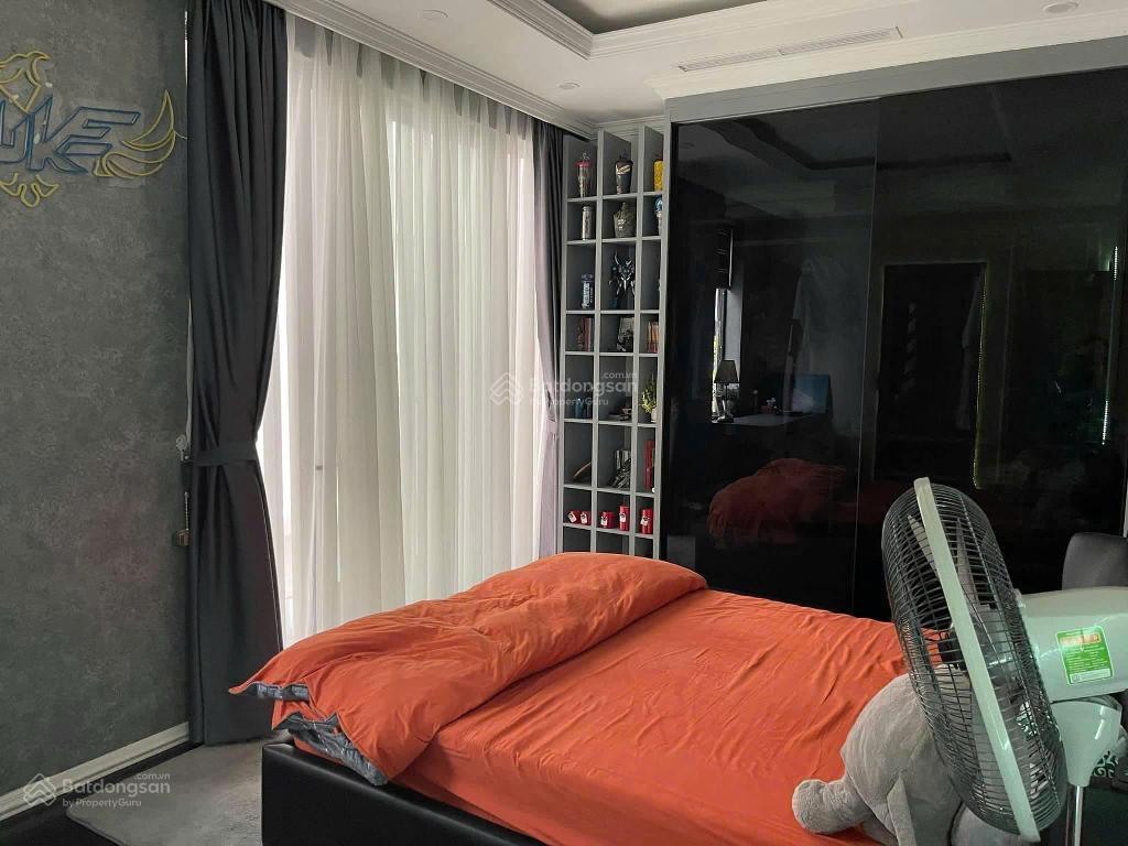 Bán biệt thự Hoàng Quốc Việt - ô tô tránh, vỉa hè rộng - 100m2, mặt tiền 8.5m, 4 tầng - giá 36 tỷ