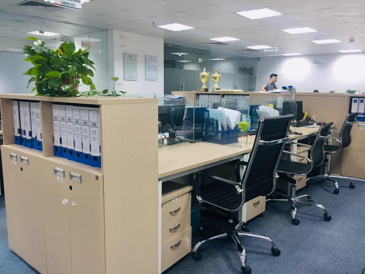 Cho thuê cả nhà phố Trần Duy Hưng, Cầu Giấy, Hà Nội, DT 70m2 x 5,5 tầng, TM, giá 70tr/tháng