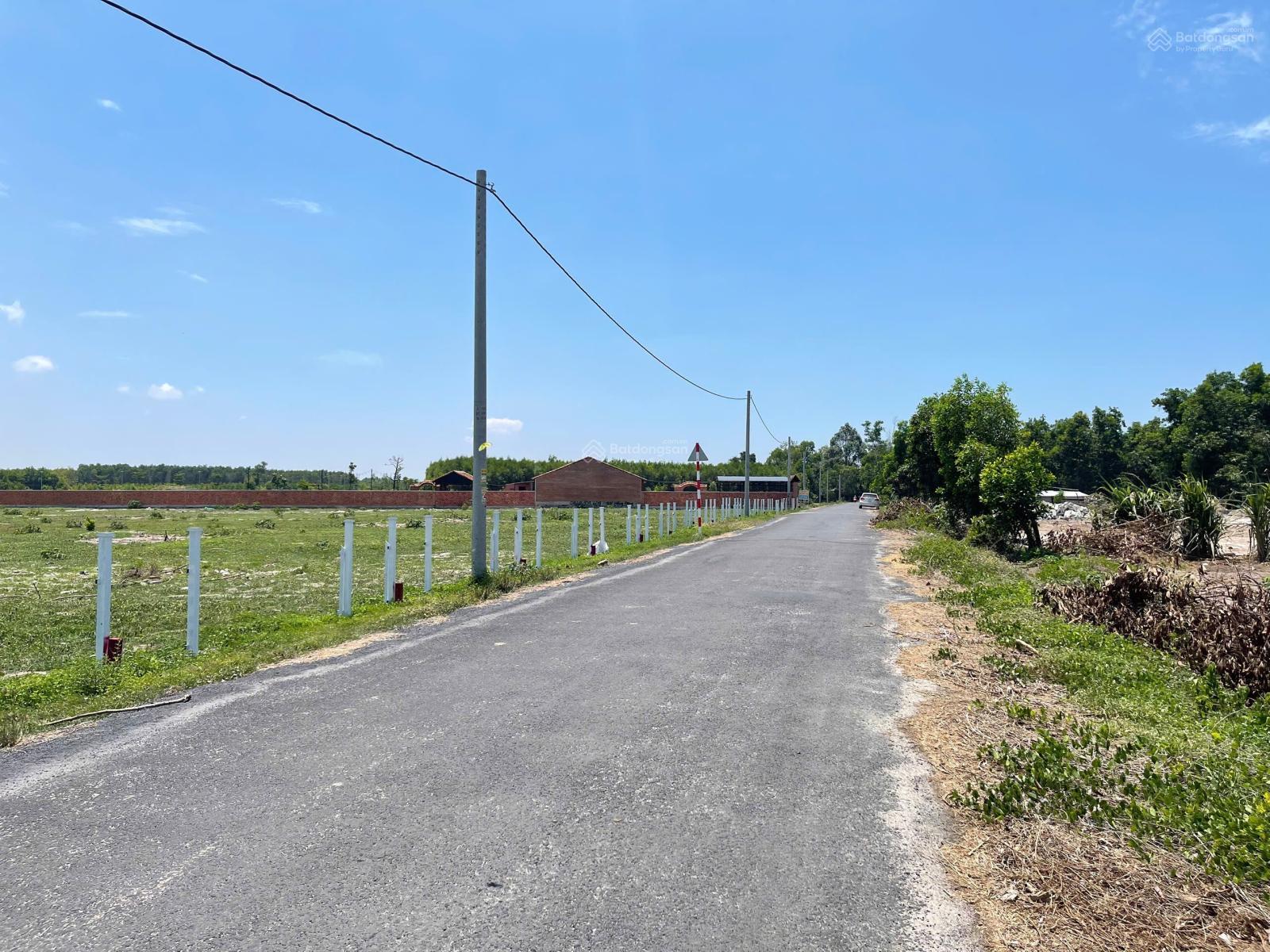 Chính chủ bán lỗ 1.180m2. Đối diện sân bay Lộc An Hồ Tràm. Ra biển Lộc An 3km. Giá ngộp: 2.7tr/m2