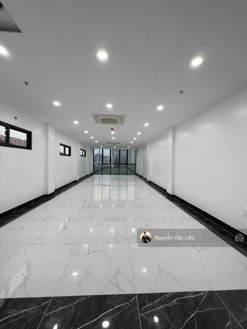 Bán toà văn phòng phố Hoàng Quốc Việt, ô tô dừng đỗ, 2 thoáng, 80m2x 8 tầng, thang máy, giá 41.8 tỷ