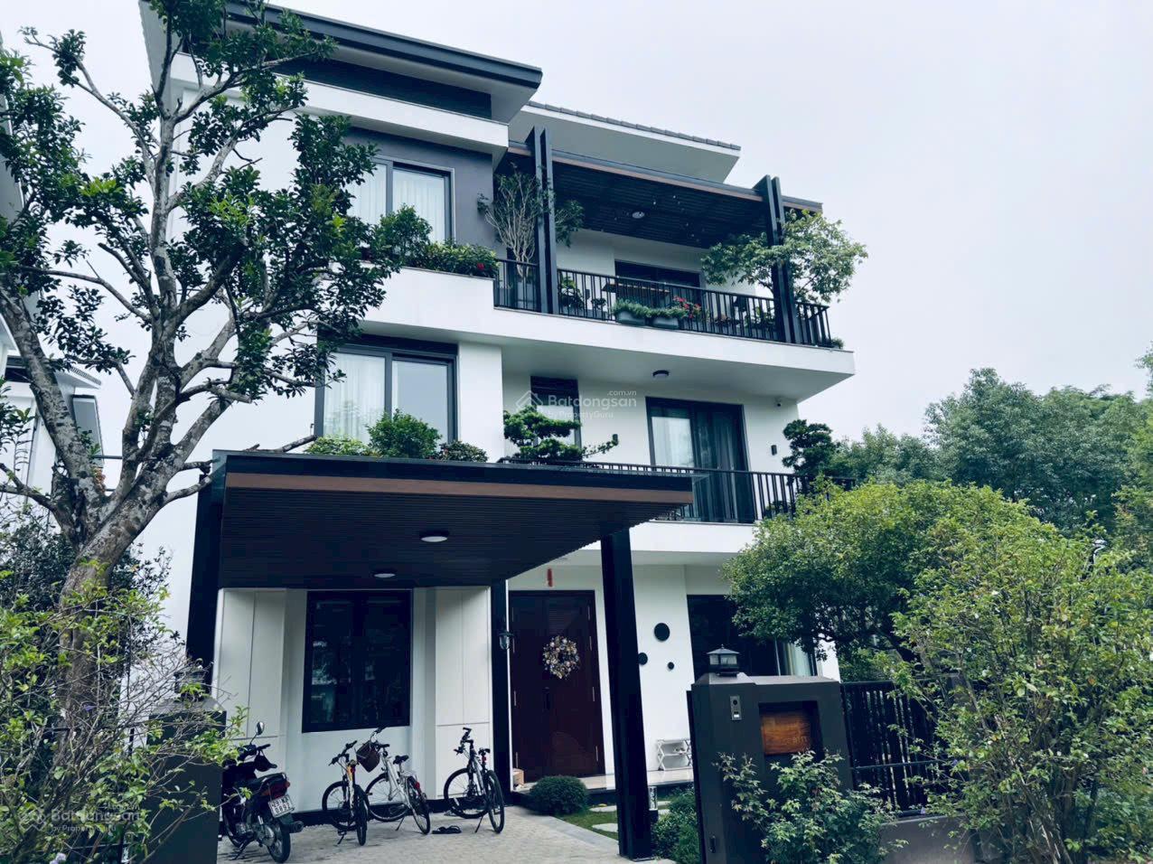 Chị gái em bán căn biệt thự VÍP nhất dự án 300m2 46.5tỷ và đơn lập 386m2 giá 130tr/m2(Siêu rẻ rộng) Chị gái em bán căn biệt thự VÍP nhất dự án 300m2 46.5tỷ và đơn lập 386m2 giá 130tr/m2(Siêu rẻ rộng)