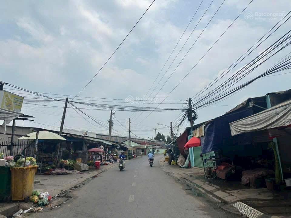Chủ cần tiền bán gấp nhà mặt tiền gần chợ kinh doanh đa ngành nghề