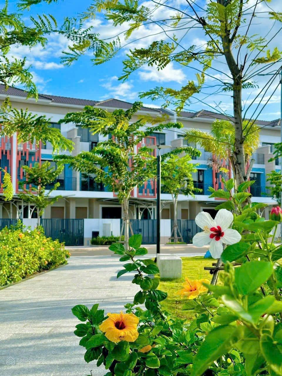 Giảm giá bán nhanh nhà phố Sun Casa Central Vĩnh Tân 1 trệt 2 lầu, 5x20m, giá 3.2 tỷ