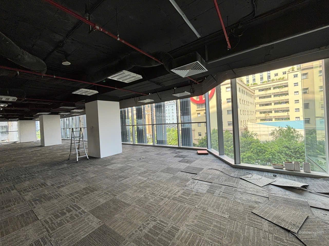 Cho thuê văn phòng quận Cầu Giấy phố Nguyễn Văn Huyên 80m2, 130m, 200m, 300m2, 2000m2, 110 nghìn/m2