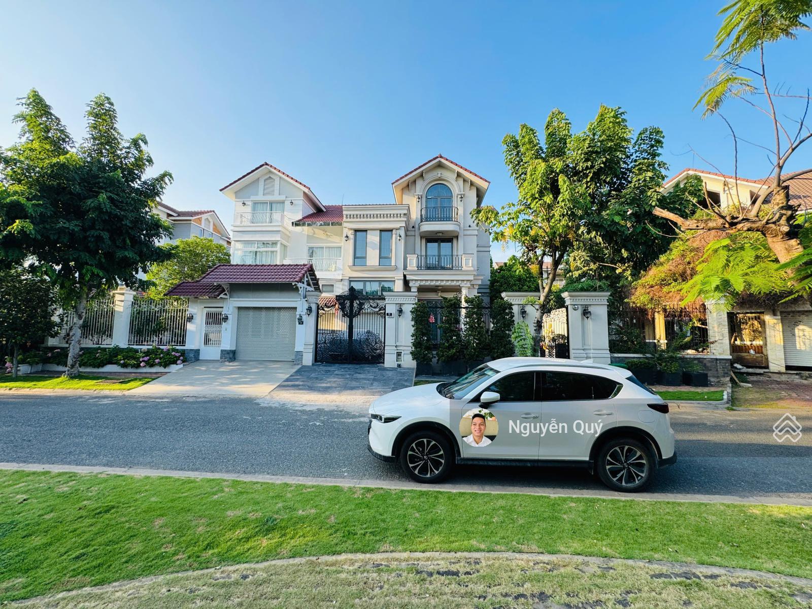 Nợ ngân hàng! Bán Biệt thự Song Lập công viên - Nam Phú Villa Q. 7, DT: 12x24m = 288m2, giá: 31 tỷ