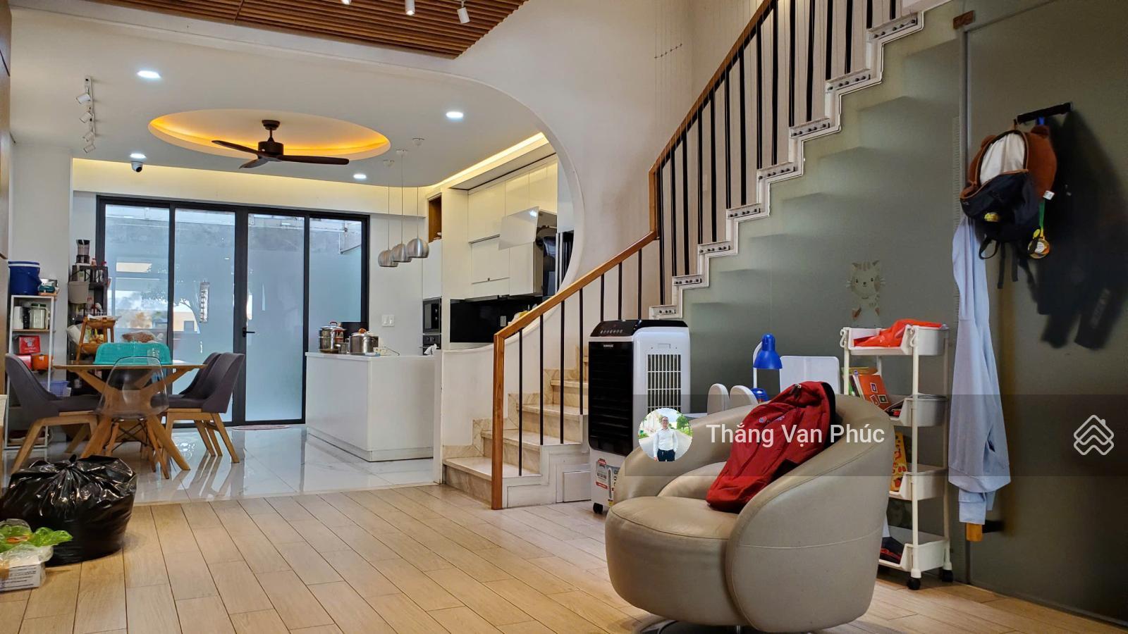 Căn nhà siêu đẹp 5m, full nội thất cao cấp, gần trường học Emasi, 5x21m hầm 4 tầng, sổ hồng riêng