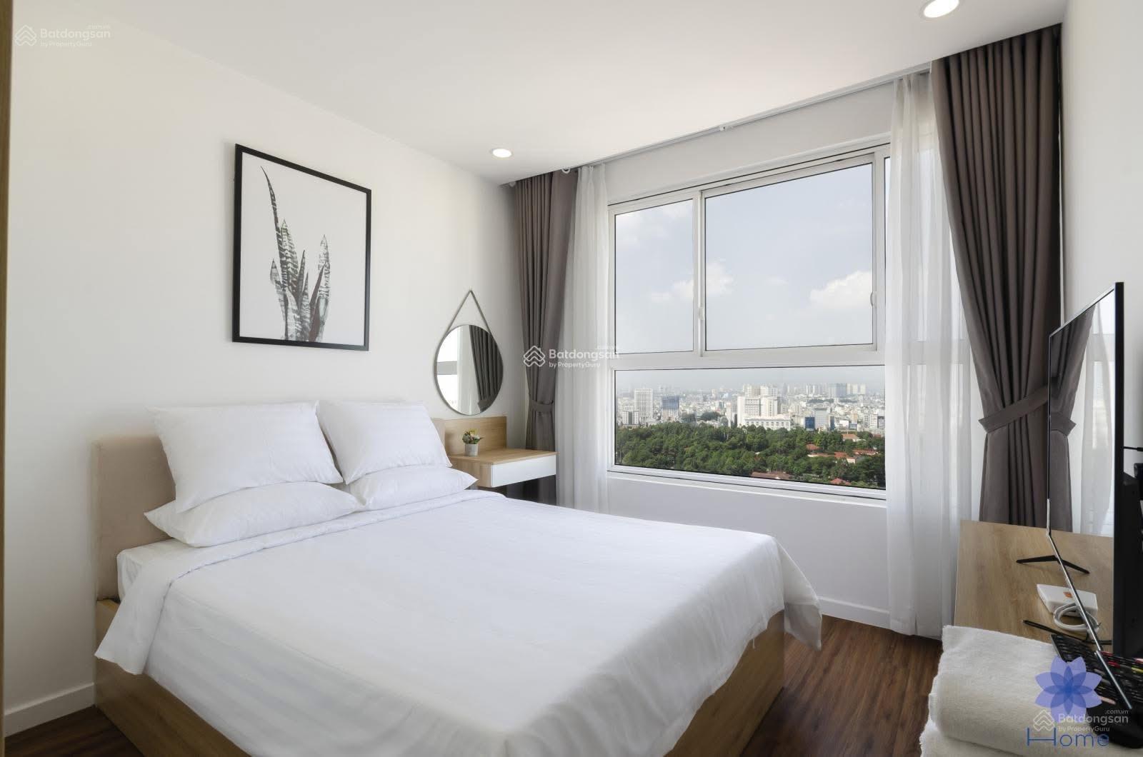 Bán nhanh CHCC Kingston. Giá chỉ 8 tỷ. Nằm 2 mặt tiền trung tâm Phú Nhuận. LH em: 0379 944 ***