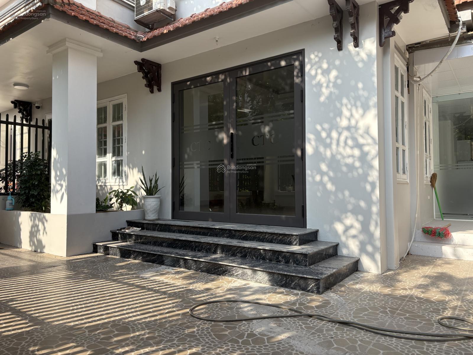 Cho thuê BT Vườn Đào 50 triệu, 165m2, 6PN 4WC view đẹp tại Tây Hồ, Hà Nội Cho thuê BT Vườn Đào 50 triệu, 165m2, 6PN 4WC view đẹp tại Tây Hồ, Hà Nội