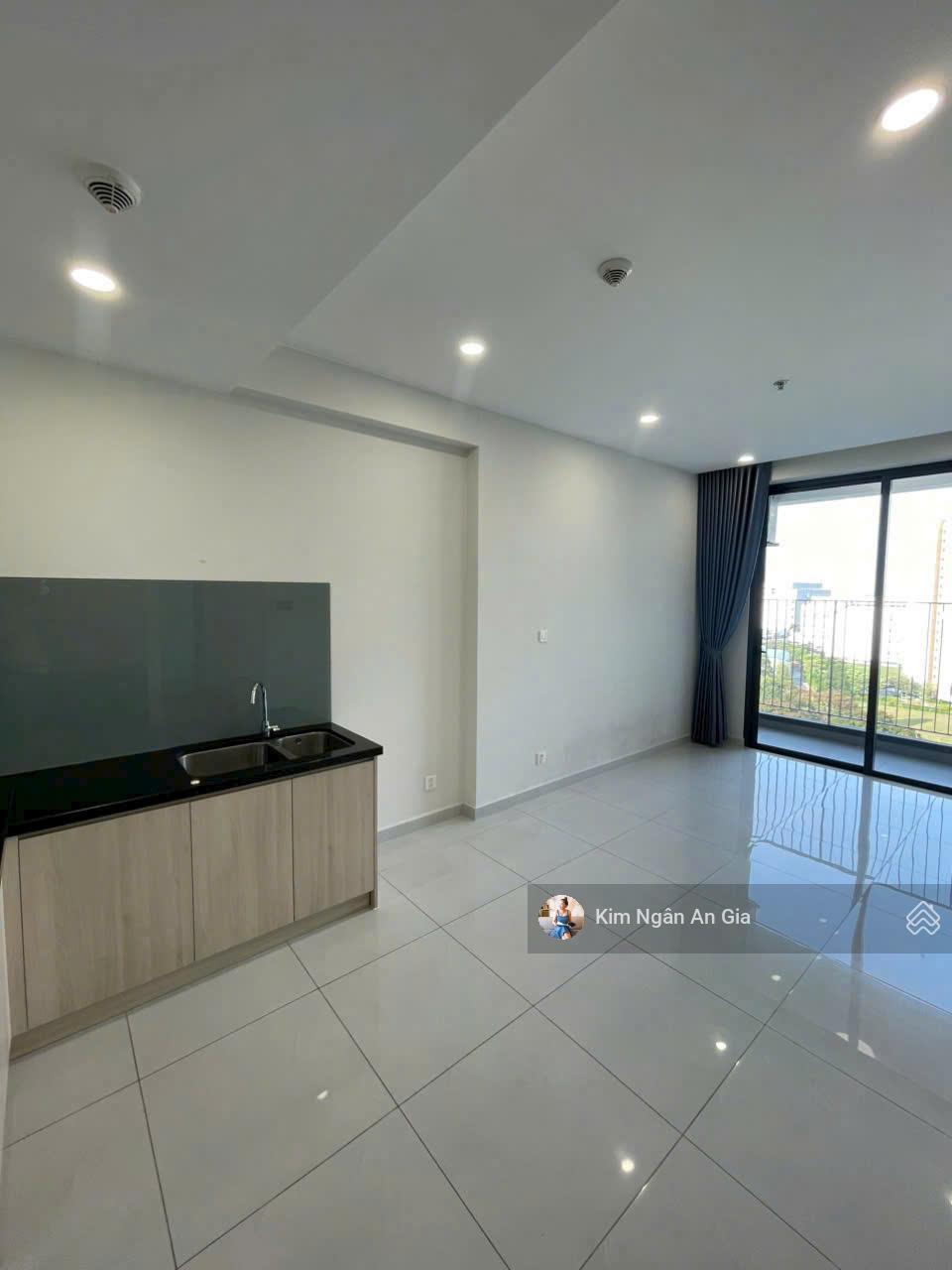 Chính chủ lỗ hơn 380tr, cần ra gấp căn hộ 1 phòng ngủ chỉ 1,78tỷ CC cao cấp The Emerald Golf View