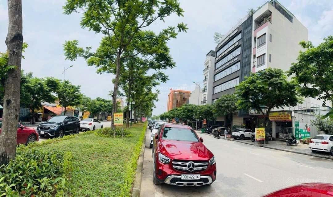 Bán gấp 150m2 đất mặt đường Lê Quang Đạo kéo dài mt 12m, kinh doanh, xây tòa nhà đều đẹp