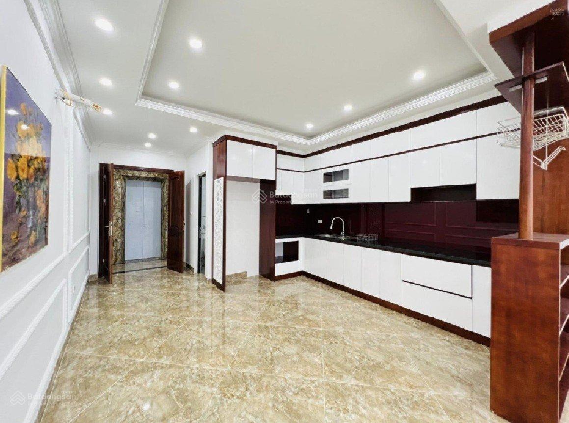 Cho thuê nhanh nhà siêu đẹp ngõ ô tô tại Đội Cấn, DT 70m2 7 tầng, có TM. Giá thuê chỉ 25tr/tháng Cho thuê nhanh nhà siêu đẹp ngõ ô tô tại Đội Cấn, DT 70m2 7 tầng, có TM. Giá thuê chỉ 25tr/tháng