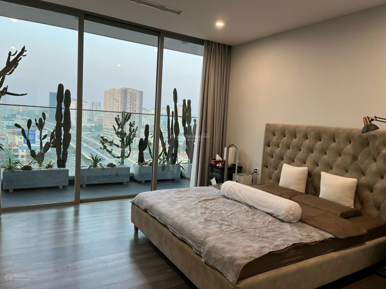 Chính chủ gửi bán căn góc 3 Phòng ngủ trục Hoa Hậu đẹp nhất FLC Cầu Giấy giá cực tốt