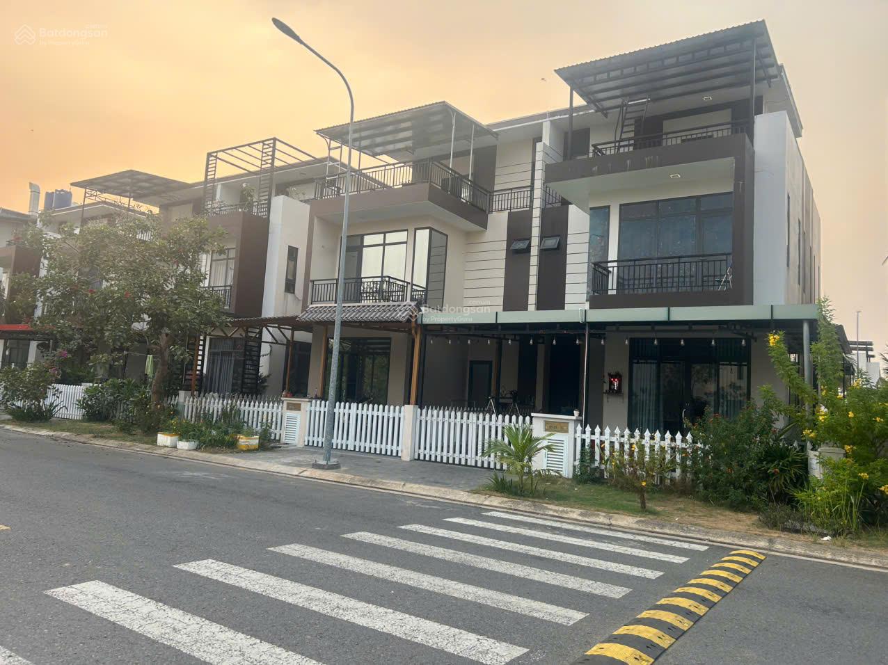 Biệt thự Riverside 8,7x17m, hoàn thiện cơ bản, sổ hồng hoàn công, giá 3,2 tỷ liên hệ 0941 030 ***