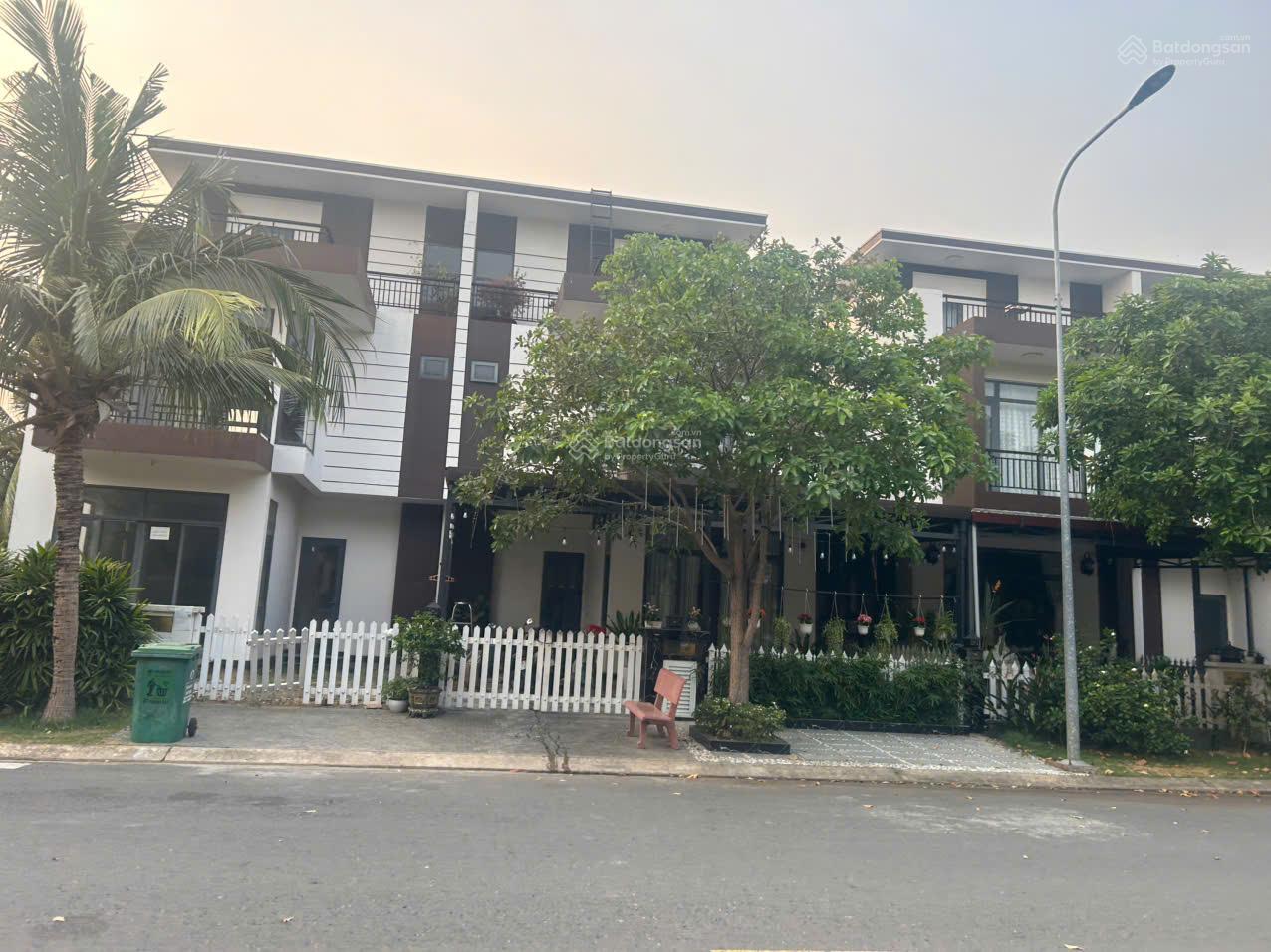 Biệt thự Riverside 8,7x17m, hoàn thiện cơ bản, sổ hồng hoàn công, giá 3,2 tỷ liên hệ 0941 030 ***
