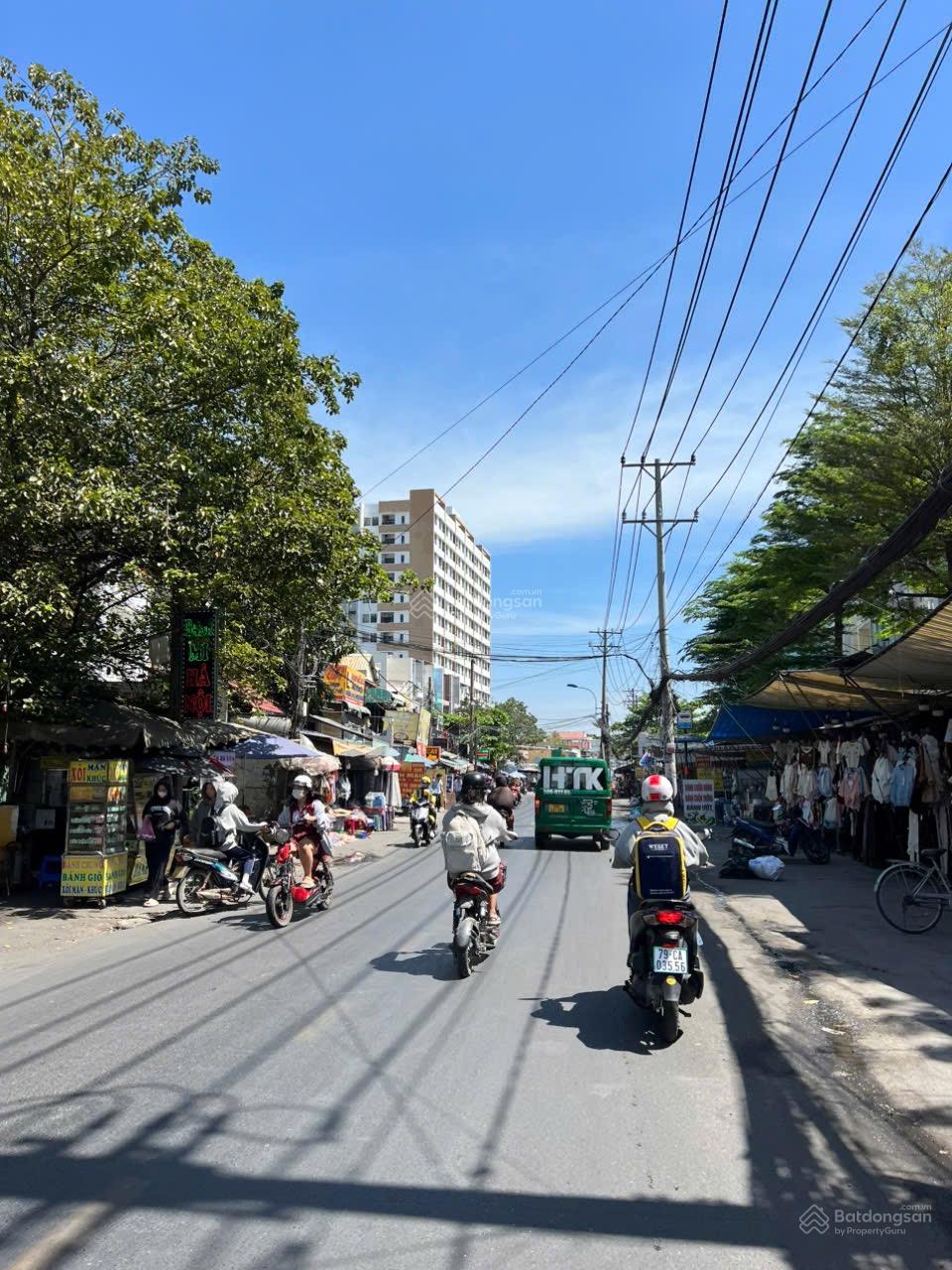 Bán nhà mặt tiền đường 147 - Phước Long B. Ngay CĐ Công Thương. 90m2 8.5 tỷ