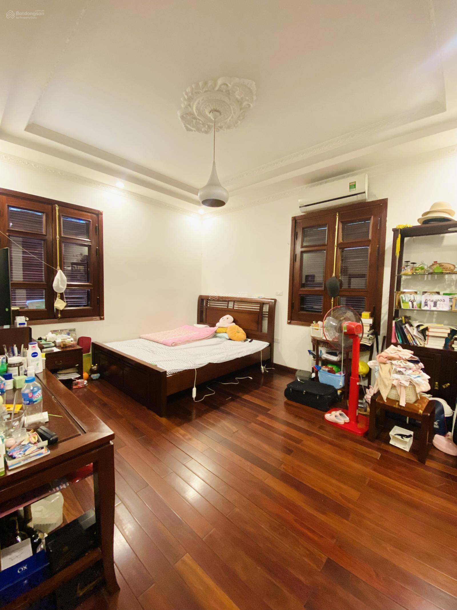 Vị trí vip! Mặt phố kinh doanh, bán biệt thự Việt Hưng, DT 228m2, MT 14m. Cạnh trường Marie Curie