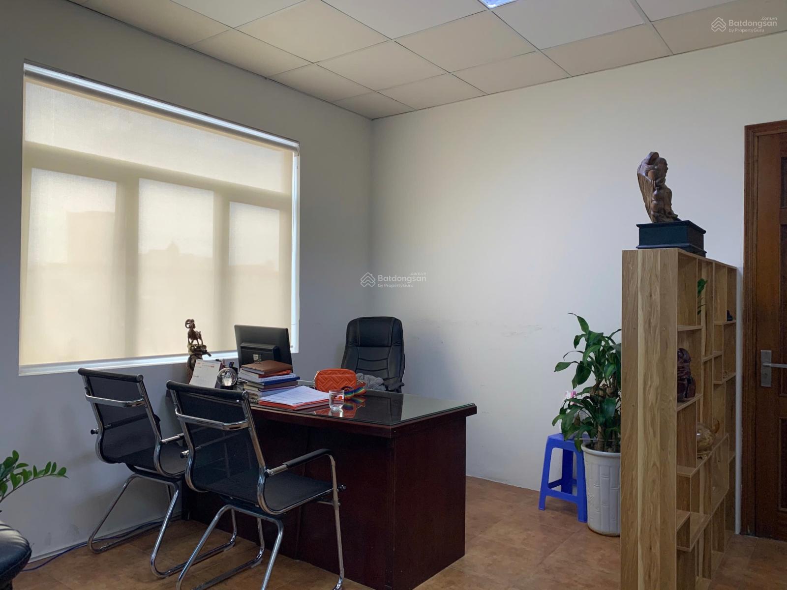 Duy nhất văn phòng 135 Núi Trúc, Ba Đình. Diện tích 25m2 giá 4.5tr/th, phòng 2 mặt thoáng