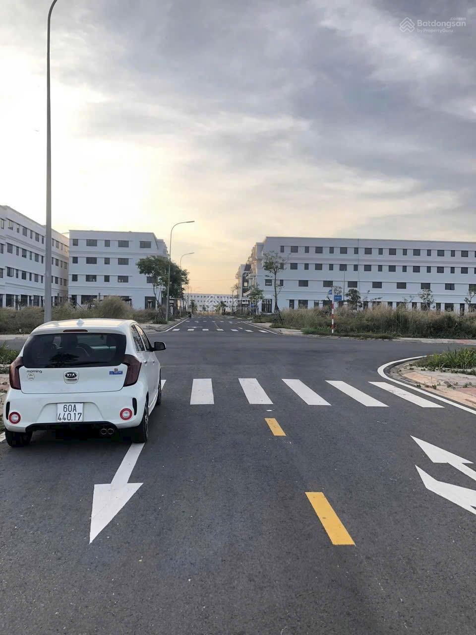 NỢ NẦN NHIỀU! Cần ra gấp lô 100m2 ngay khu đô thị STC Long Thành sổ sẵn công chứng được ngay .
