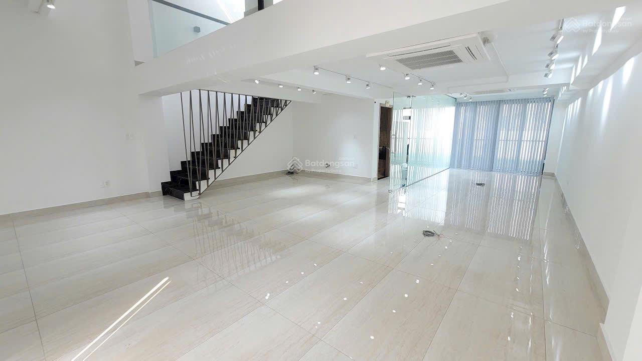 Bán nhà MT đường D1 KDC HimLam Tân Hưng Q7. DT 7,5x20m. Hầm trệt 2 lầu, áp mái. 65 tỷ Bán nhà MT đường D1 KDC HimLam Tân Hưng Q7. DT 7,5x20m. Hầm trệt 2 lầu, áp mái. 65 tỷ