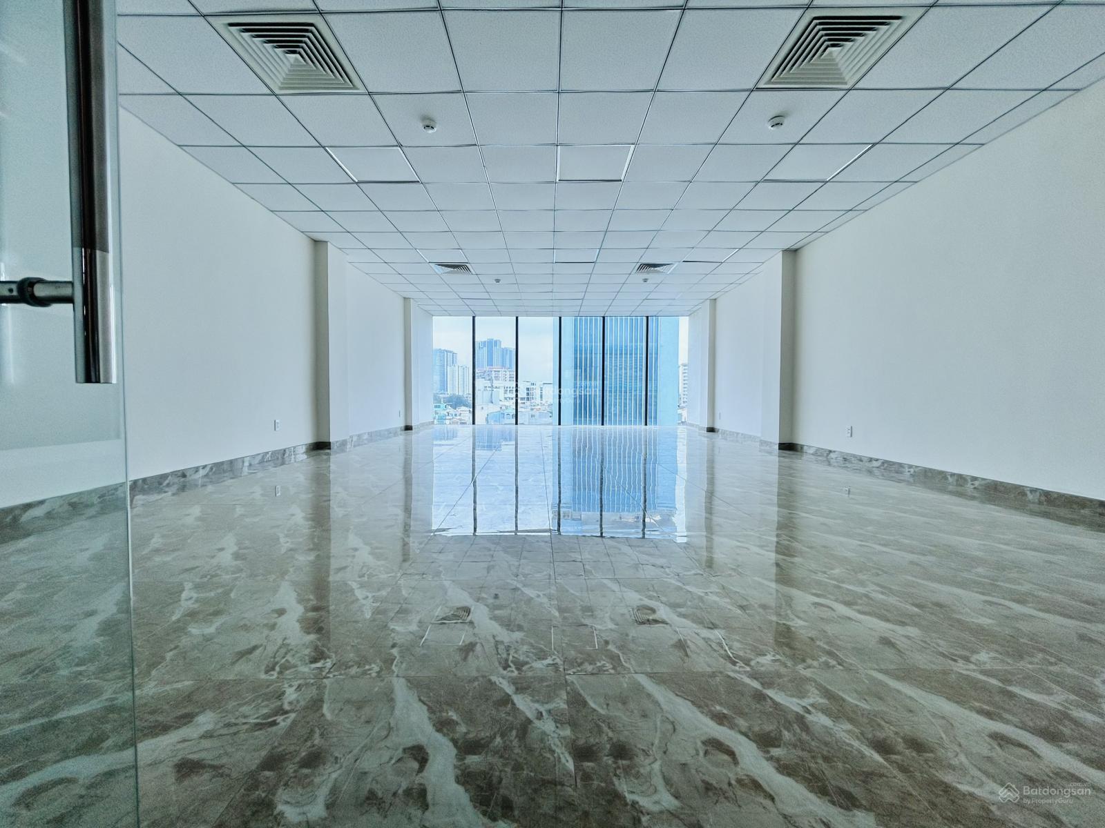 Tòa nhà đường Sư Vạn Hạnh 7x20m hầm trệt 4 lầu cho thuê