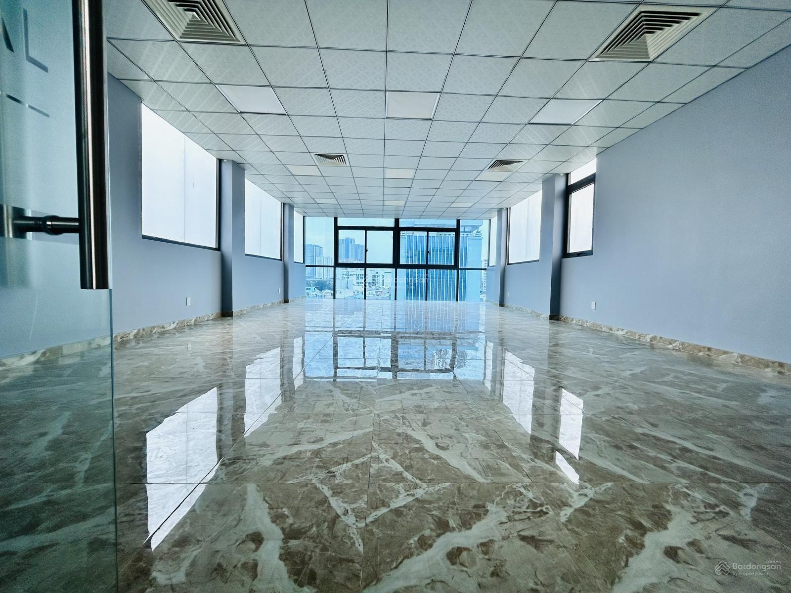 Tòa nhà đường Sư Vạn Hạnh 7x20m hầm trệt 4 lầu cho thuê