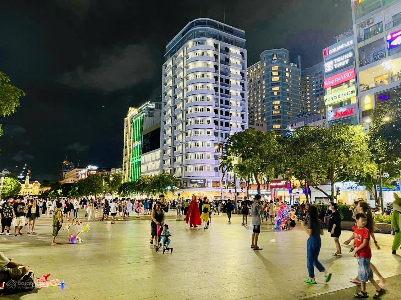 Bán nhà mặt tiền Võ Văn Tần, Quận 3. DT: 5m x 17m. 6 tầng. Giá 38 tỷ. Liên hệ: 0906 320 ***