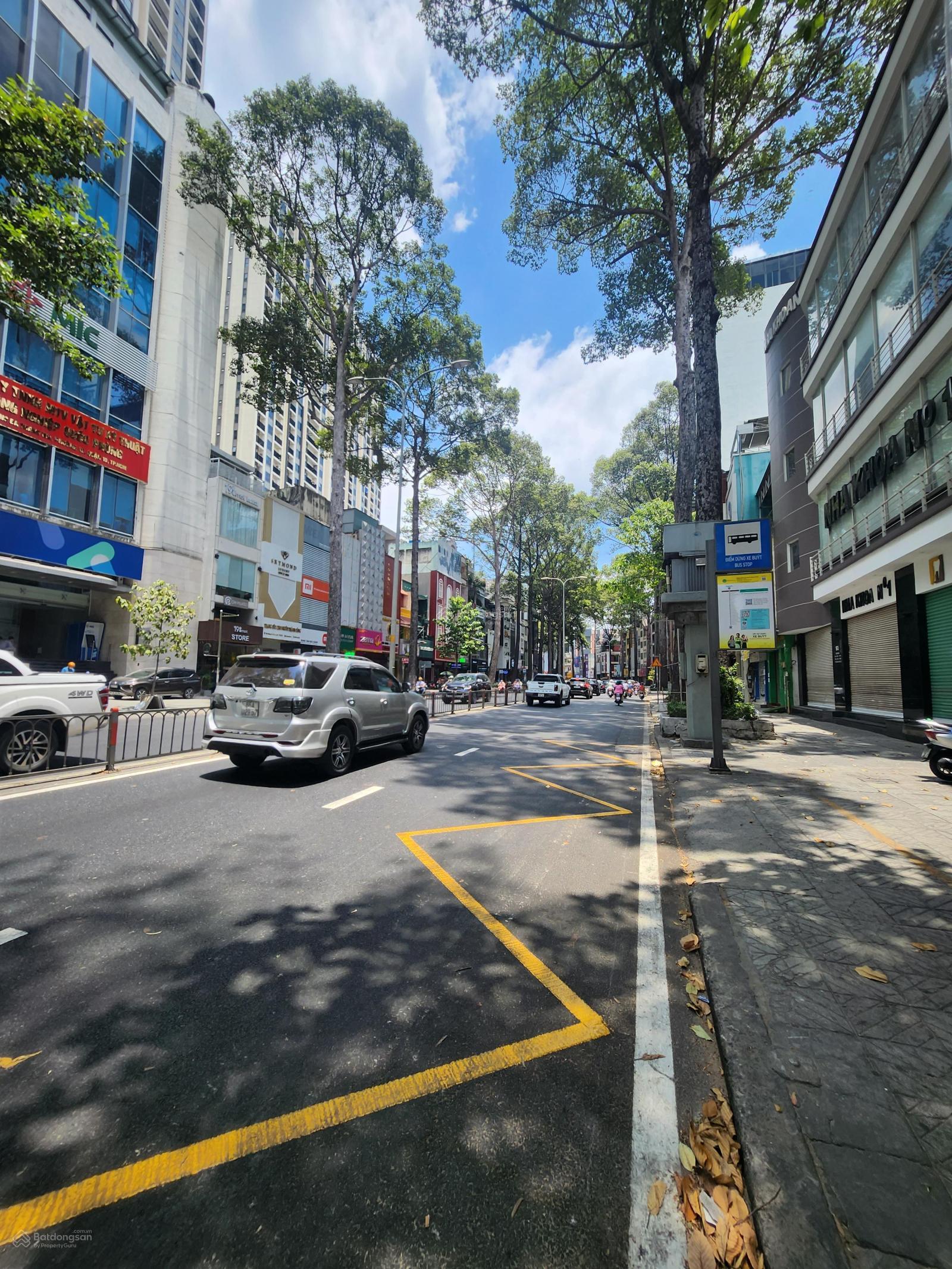 Bán nhà mặt tiền Võ Văn Tần, Quận 3. DT: 5m x 17m. 6 tầng. Giá 38 tỷ. Liên hệ: 0906 320 ***