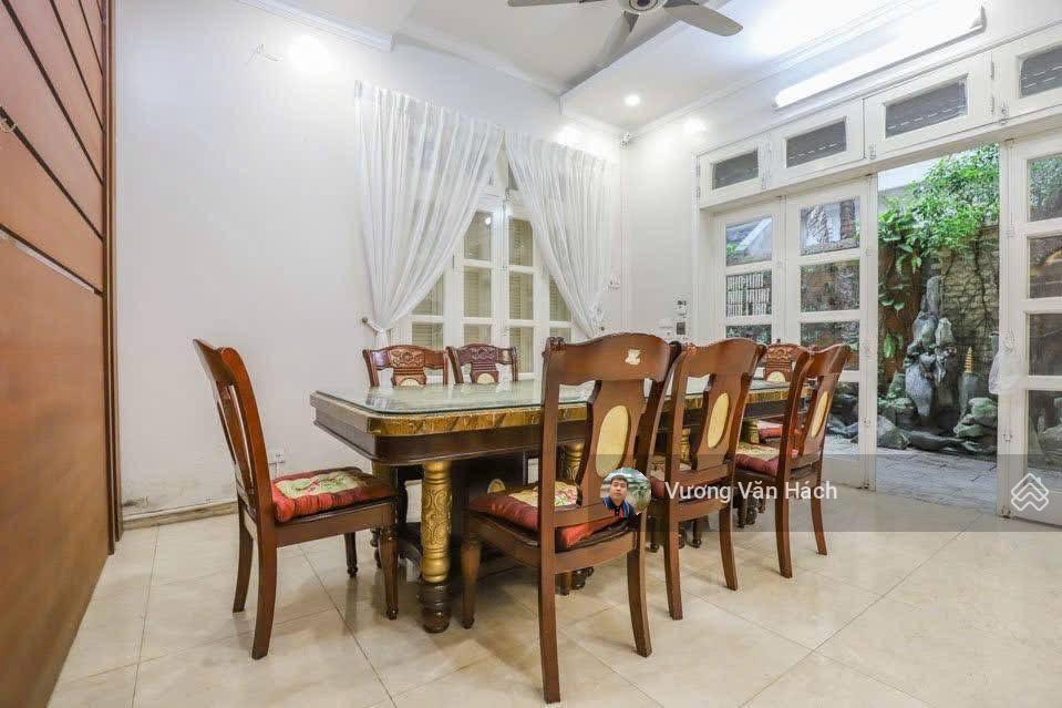 Chính chủ bán biệt thự Ciputra Tây Hồ - nhà đẹp - ở ngay - nội thất nhập khẩu 250m2 nhỉnh 50 tỷ