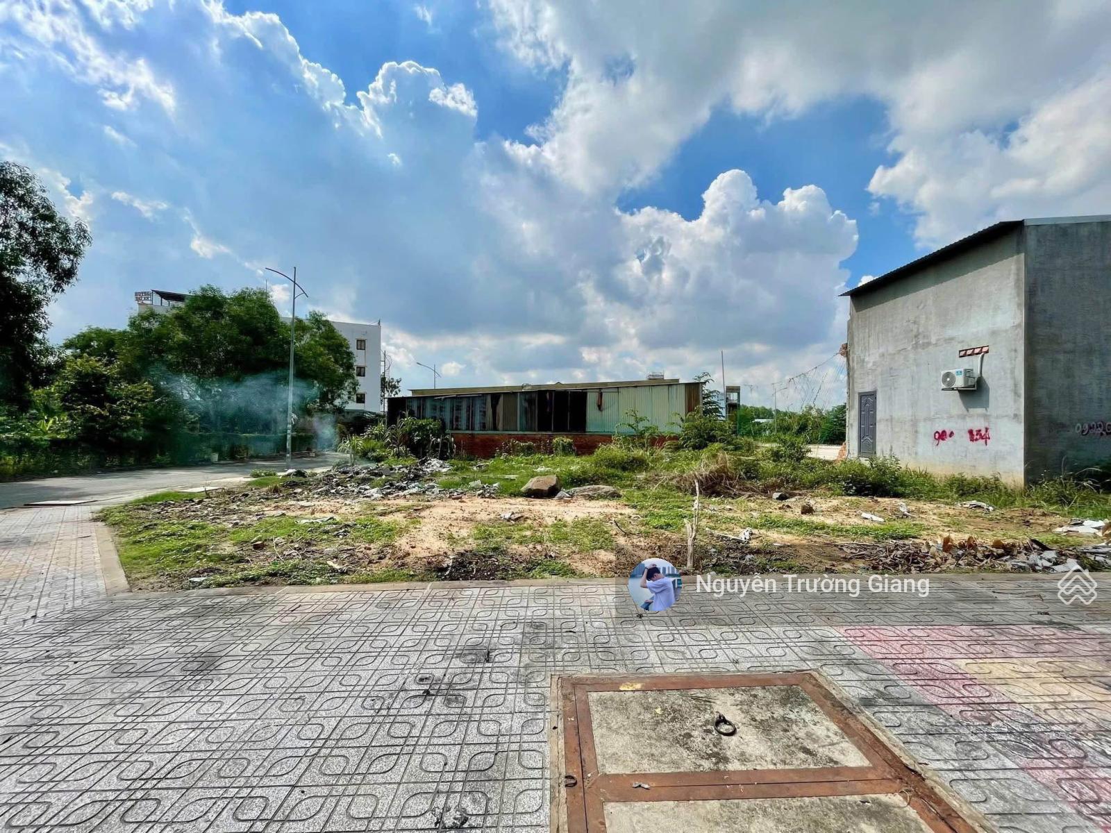 Thiếu vồn bán đất 500tr Đ. Đào Duy Từ, Rạch Sỏi, gần Mega Market Rạch Giá, Kiên Giang, 120m2. SHR.