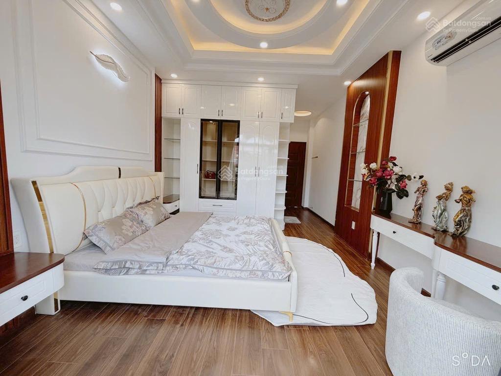 Bán gấp nhà mặt phố Nguyễn Thị Thập, 100m2, giá 22 tỷ. Dòng tiền 70 tr/tháng Bán gấp nhà mặt phố Nguyễn Thị Thập, 100m2, giá 22 tỷ. Dòng tiền 70 tr/tháng