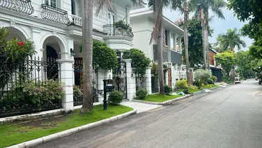 Bán biệt thự song lập Mỹ Quang,khu trung tâm phú mỹ hưng ,quận 7, DT :10,5 *22m giá :82 tỷ ,sh.