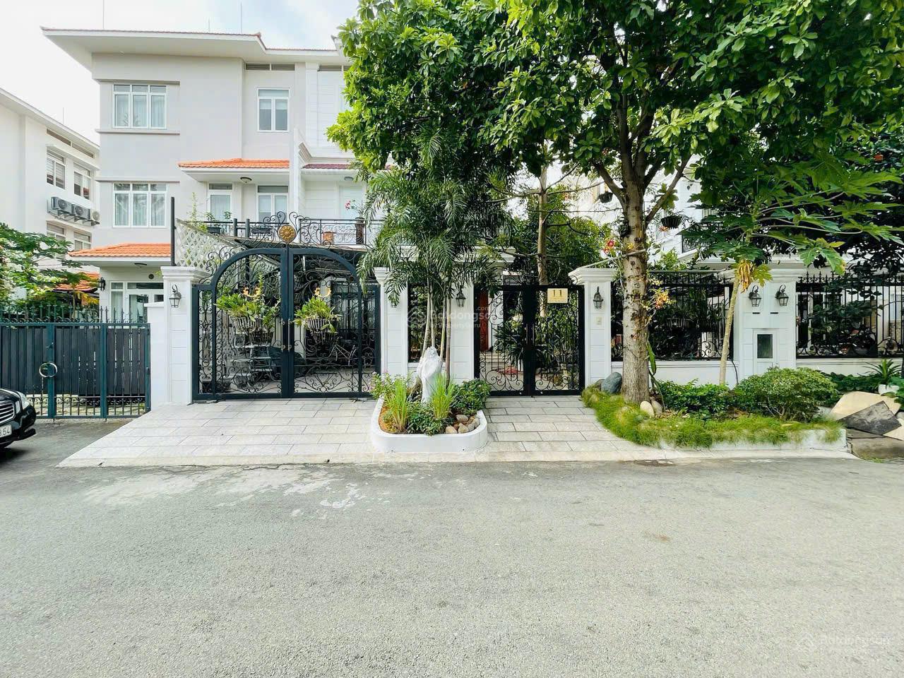 Bán biệt thự song lập Mỹ Quang,khu trung tâm phú mỹ hưng ,quận 7, DT :10,5 *22m giá :82 tỷ ,sh.