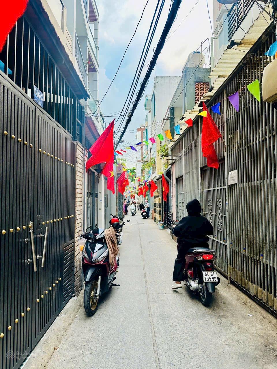 Bán Nhà Riêng tại Lê Văn Sỹ, P.11, Phú Nhuận. Giá 9,2 tỷ, 60m2, 3PN, 2WC, pháp lý đầy đủ, giá tốt