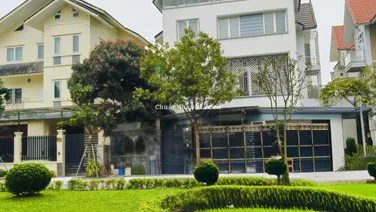 Bán biệt thự Việt Hưng, duy nhất 1 căn giá rẻ nhất khu vực, giá chỉ 194tr/m2, kinh doanh.