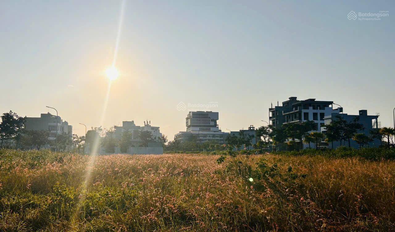 Ngay cạnh ĐH FPT chính chủ cần bán lô biệt thự 140m2 ngang 10m giá shock