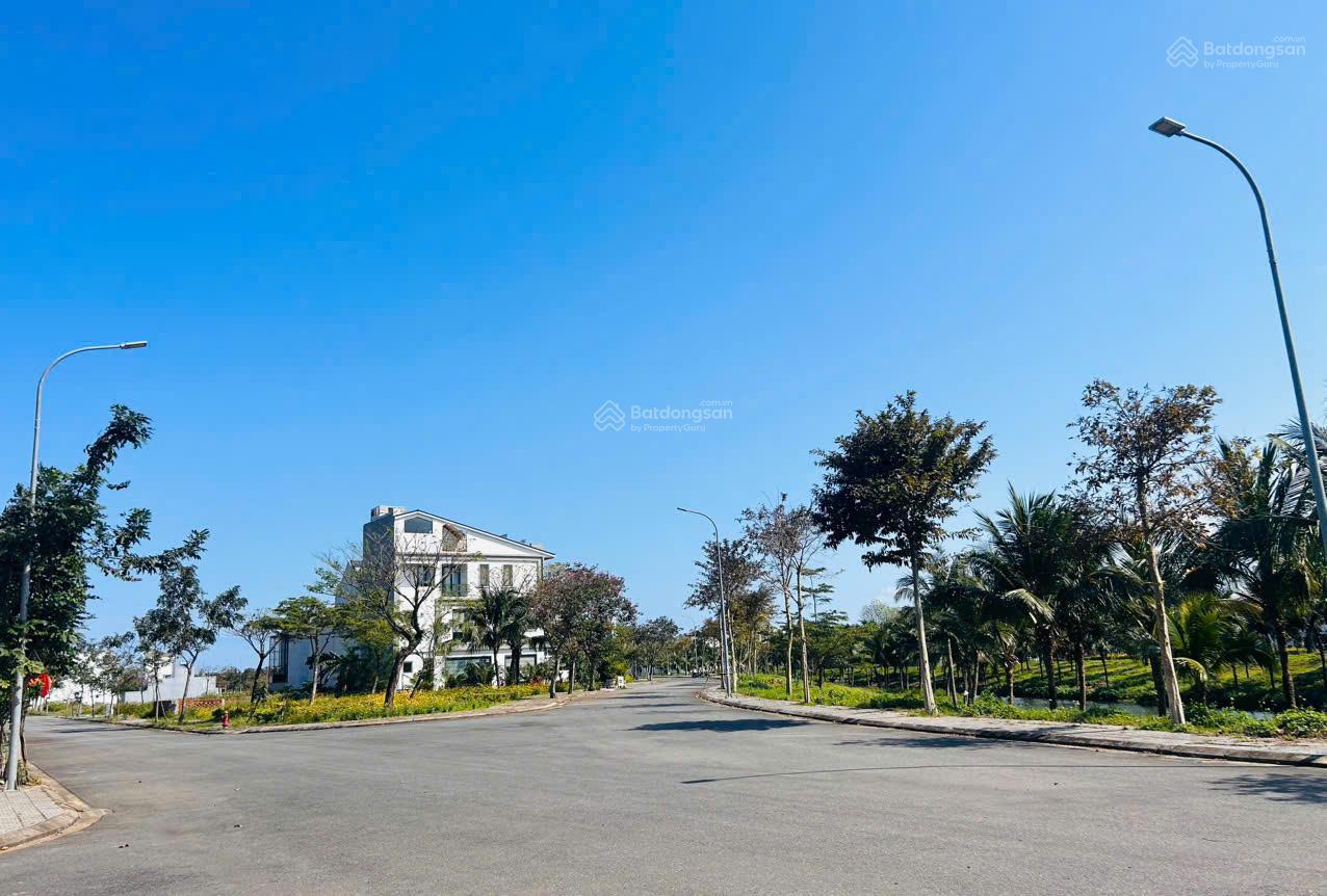 Ngay cạnh ĐH FPT chính chủ cần bán lô biệt thự 140m2 ngang 10m giá shock Ngay cạnh ĐH FPT chính chủ cần bán lô biệt thự 140m2 ngang 10m giá shock