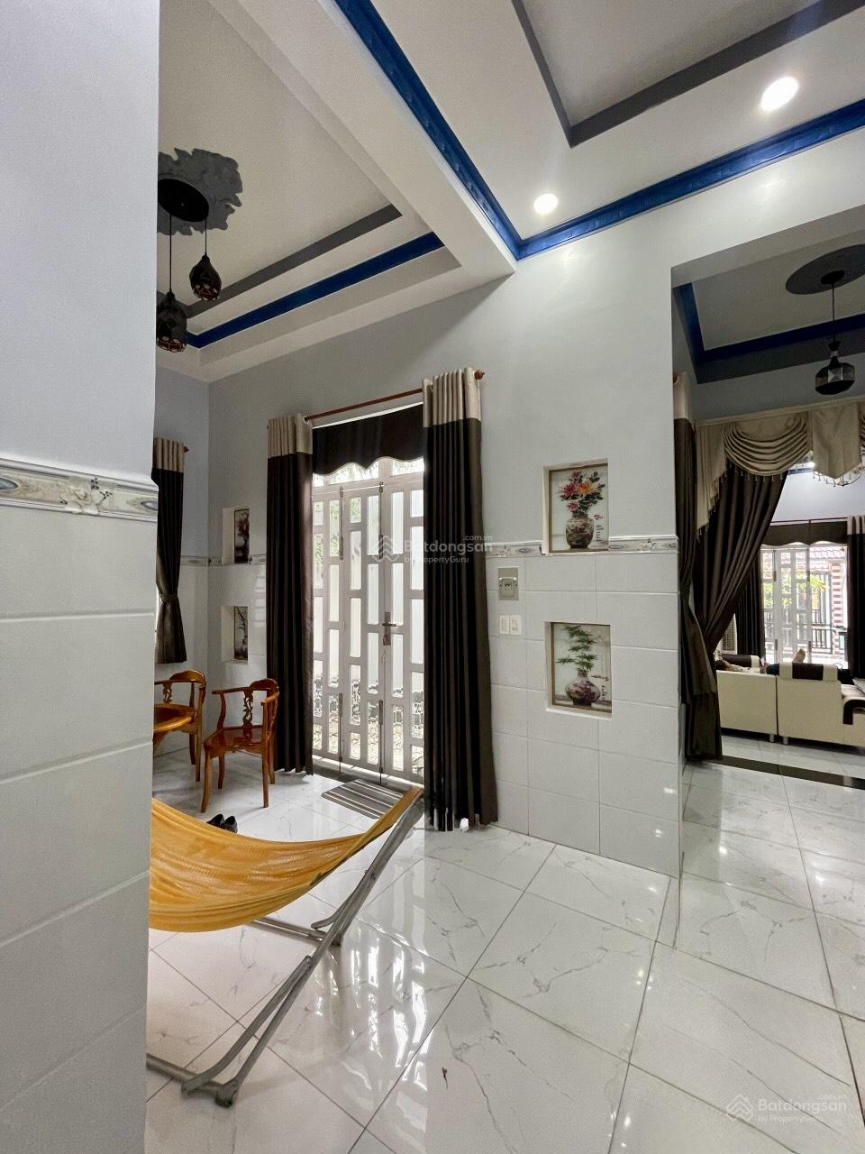 Kẹt tiền bán gấp nhà đẹp (DT đất: 175m2) ngay thị trấn Tân Túc - UBND Huyện Bình Chánh. Giá: 8 tỷ