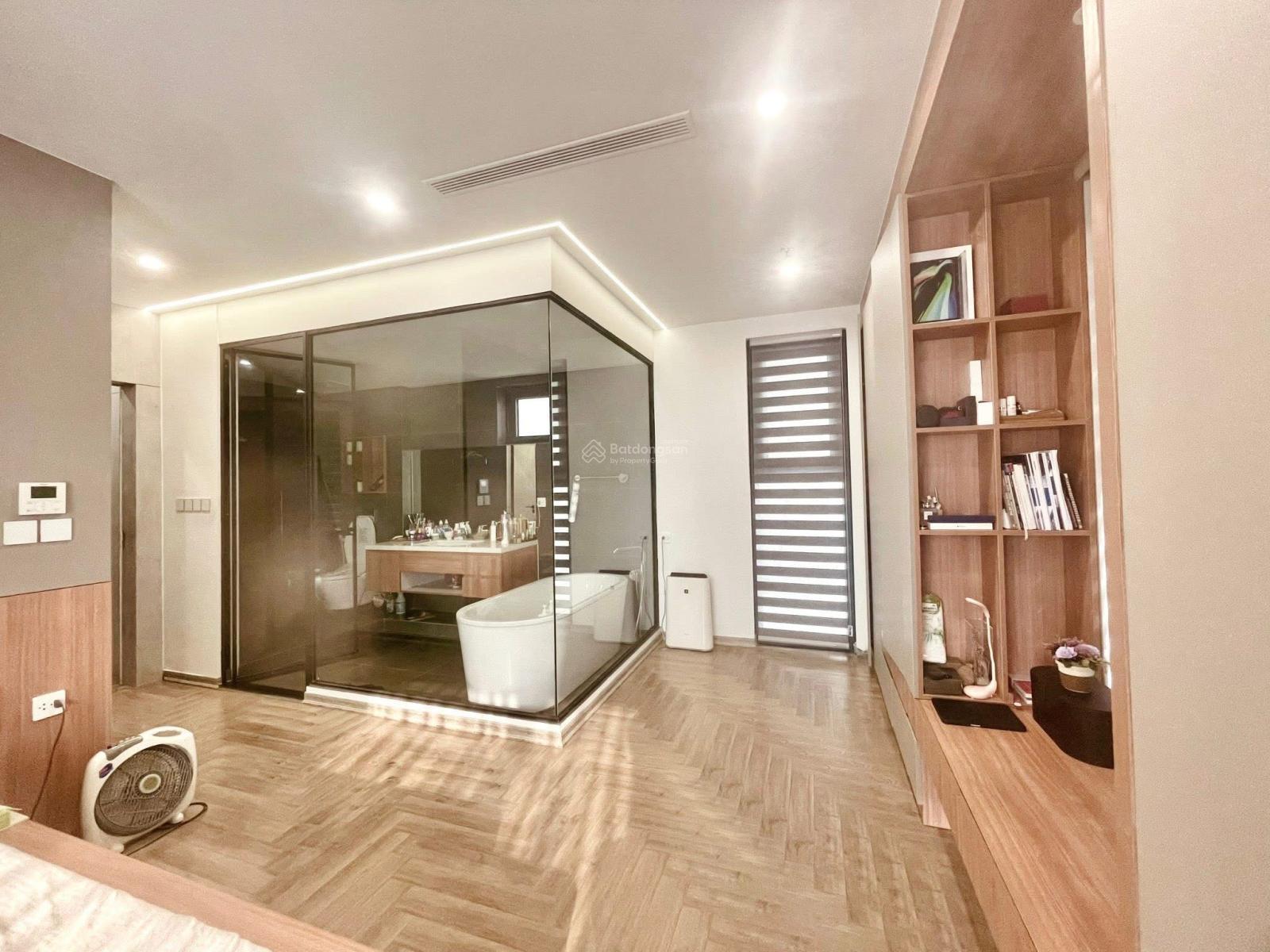 Bán gấp căn hộ 6pn 4vs The Matrix One 230m2, chỉ 18,5 tỷ cho thuê được 100tr/tháng view hồ siêu đẹp