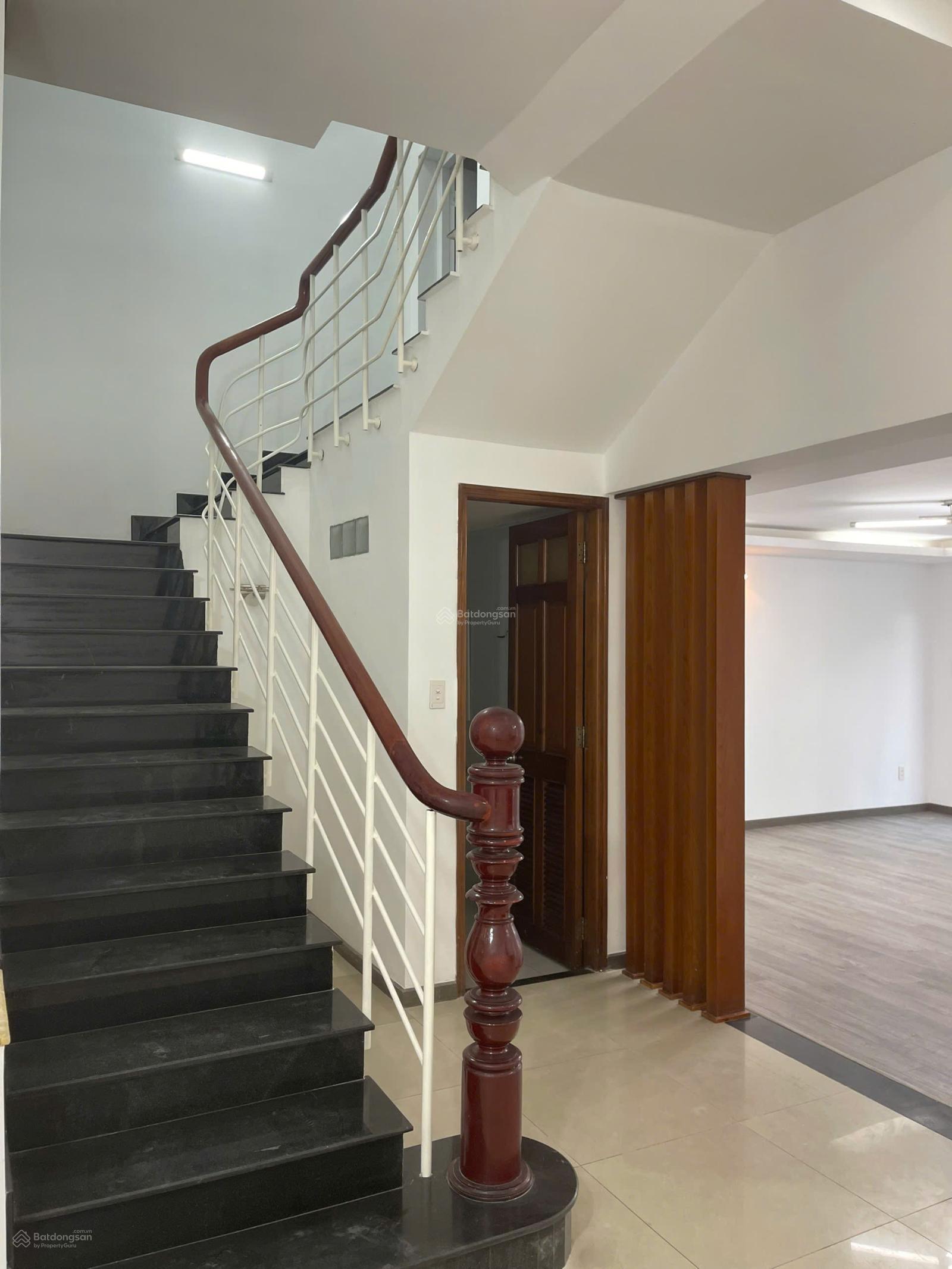 Bán biệt thự liền kề 3PN, 4WC, nhà đẹp, giá siêu hời, ở phú mỹ hưng, Q7, HCM, chỉ có 30 tỷ, 126m2