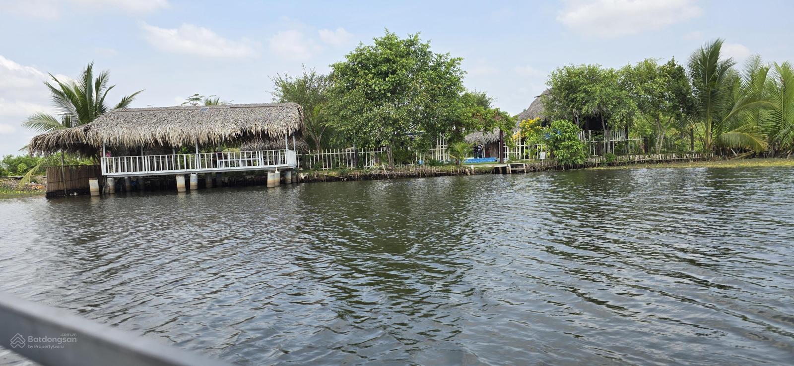 Cực hiếm 1 lô duy nhất 1000m2 mặt sông lớn kế KDL The River Home. Cách Q2 - Q7 5km. Giá 2.3 tỷ. SHR