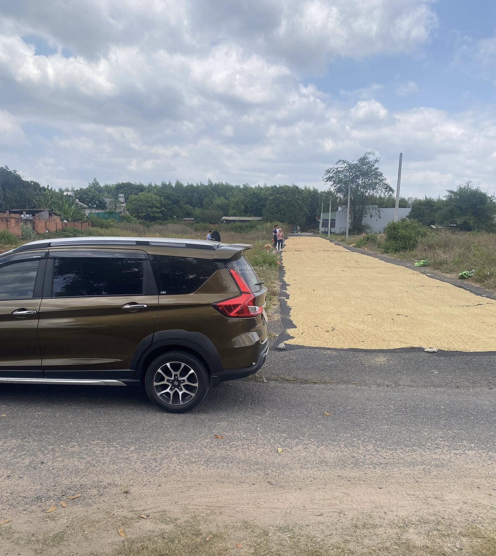 Đất ngộp Long Phước, Long Thành, full thổ cư 130m2, đường 8m, sổ sẵn, cách sân bay 4km