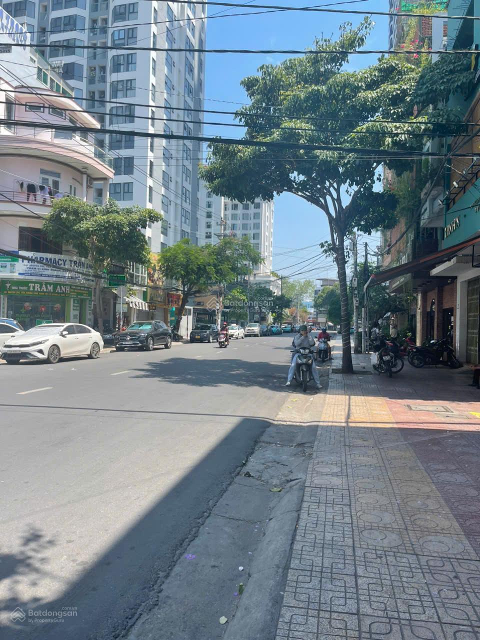 Bán nhà riêng mặt tiền đường Nguyễn Thiện Thuật ngay trung tâm TP Nha Trang giá chỉ 10 tỷ