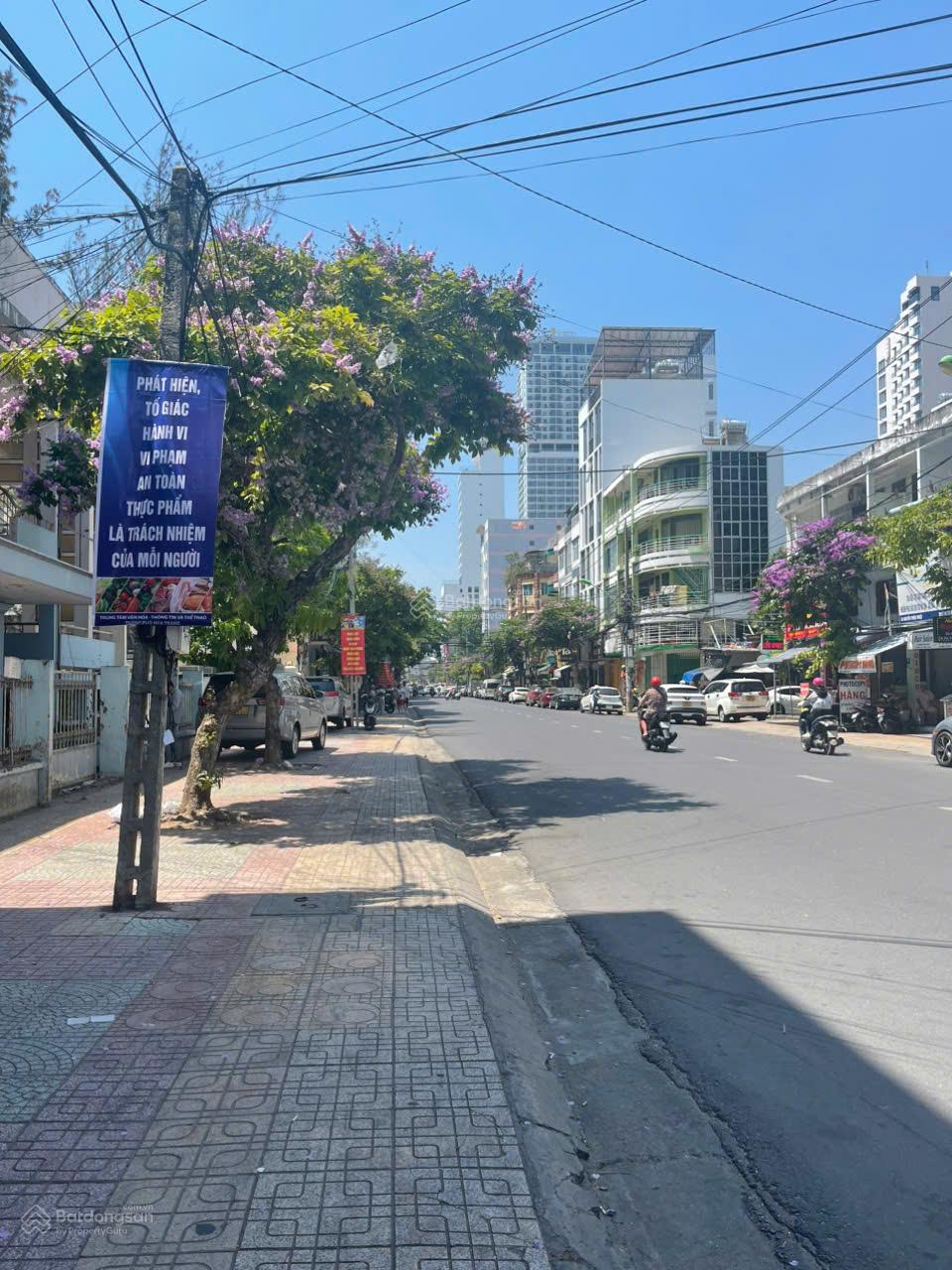 Bán nhà riêng mặt tiền đường Nguyễn Thiện Thuật ngay trung tâm TP Nha Trang giá chỉ 10 tỷ Bán nhà riêng mặt tiền đường Nguyễn Thiện Thuật ngay trung tâm TP Nha Trang giá chỉ 10 tỷ